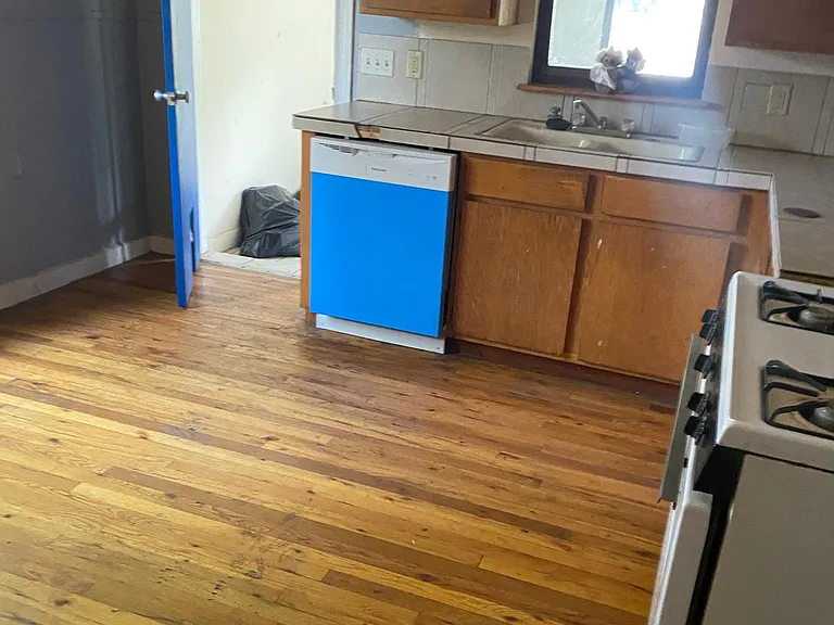 1217 Elm St — Photo 4