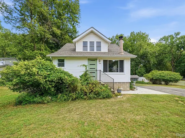 34004 Kirby St, Farmington Hills, MI 48335