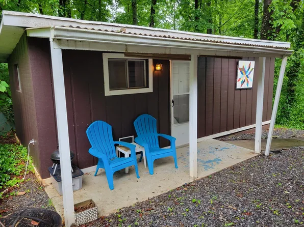 29 Arrowhead Ln, Waynesville, NC 28786