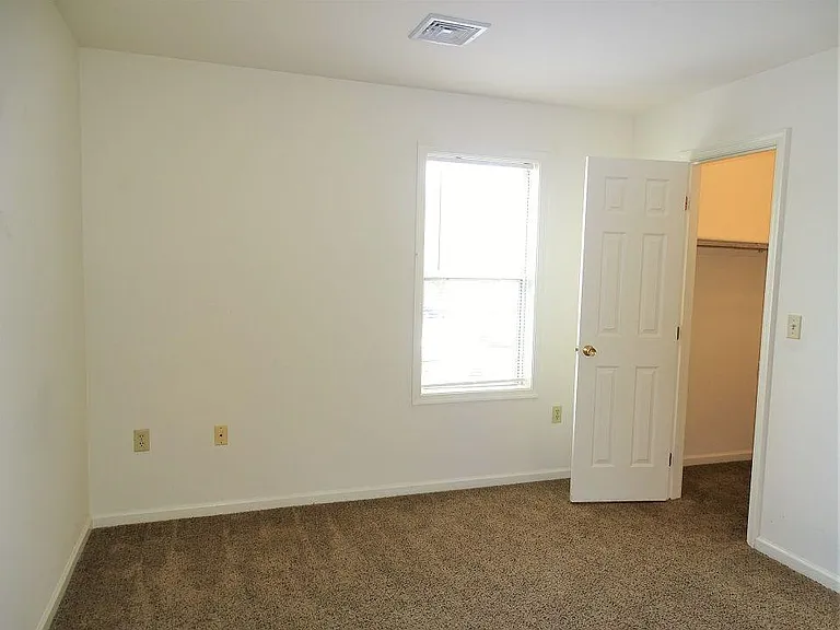 28 Hilldale Dr — Photo 11
