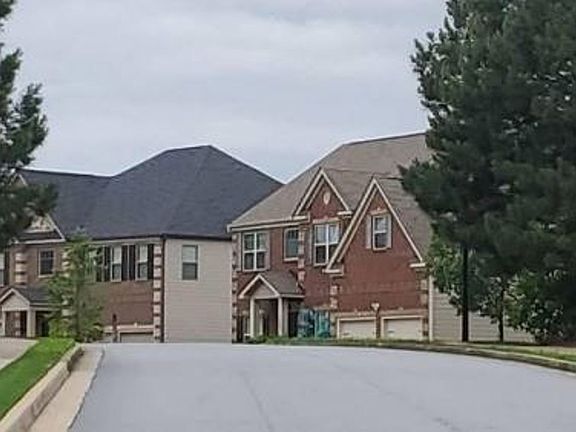 Exterior Neighborhood (street photo)