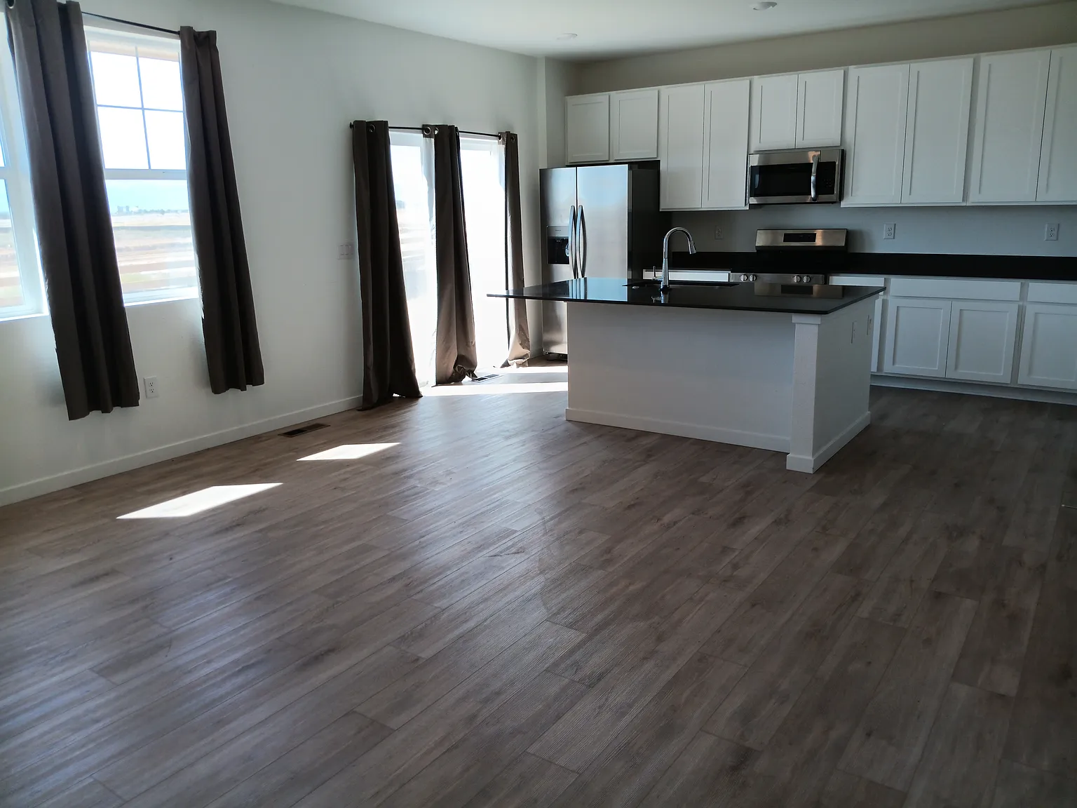 3 bed, 1359 sqft, $2,850 — Photo 4