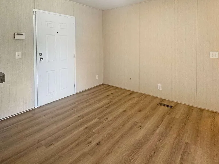 2496 Venture Dr — Photo 8