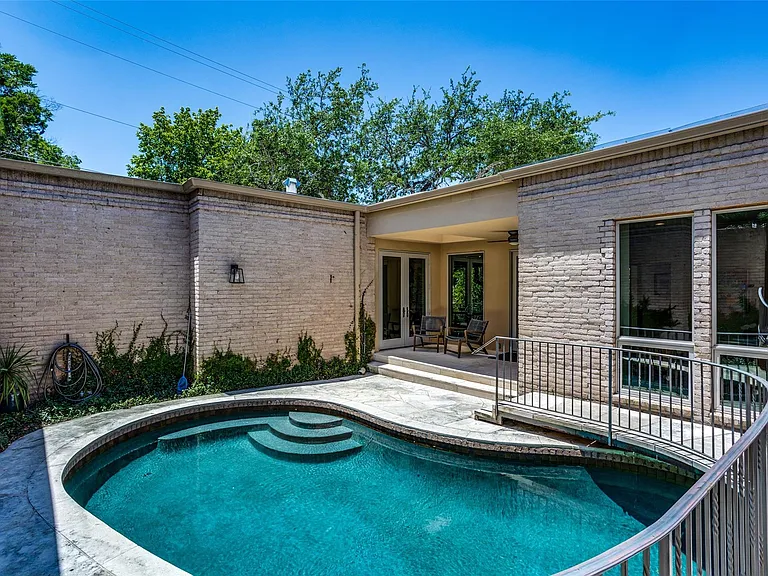 3231 Tarryhollow Dr — Photo 3