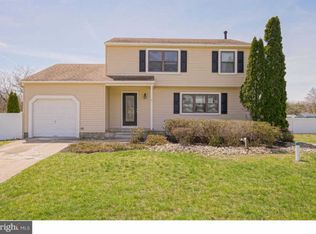 9 Villa Dr, Berlin, NJ 08009