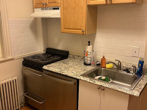 4th image of 27 Bay State Rd APT 2