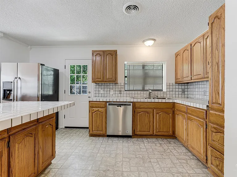 14025 Janwood Ln — Photo 10