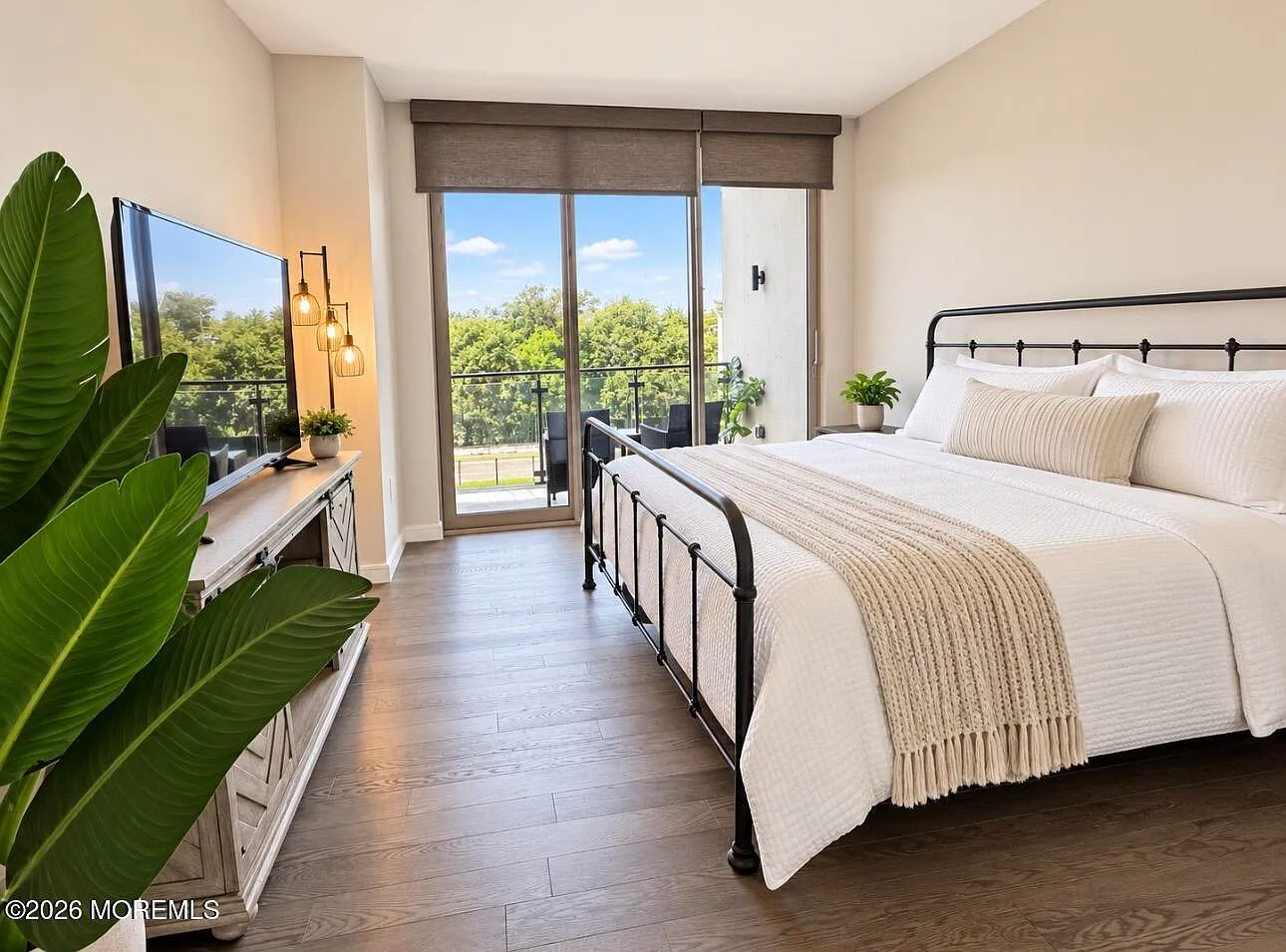 1 bed, 869 sqft, $36,000 — Photo 2