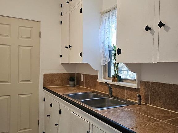 5th image of 634 Acero Avenue