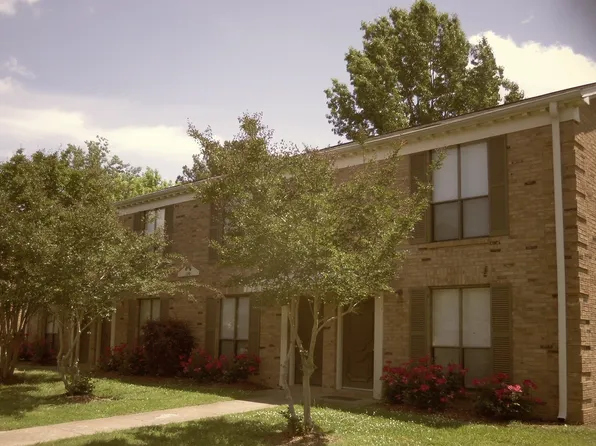 1016 Louisville Rd #F, Starkville, MS 39759