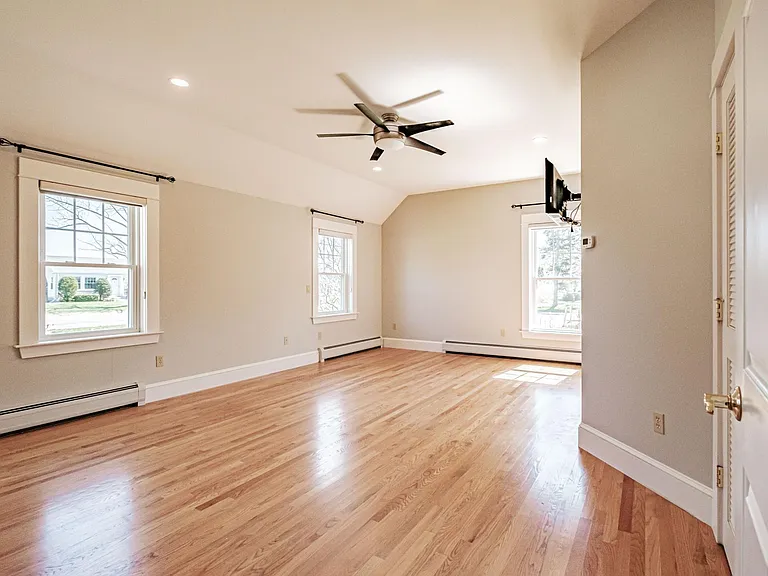 1st floor master suite