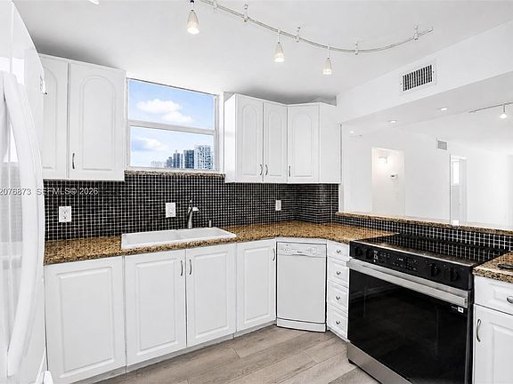5th image of 1045 10th St APT 604