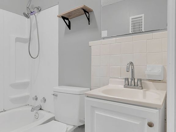 5th image of 2067 Bessie St