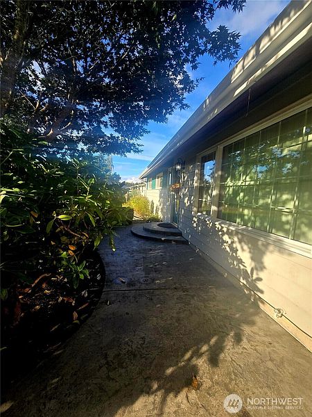 3rd image of 371 Evergreen Loop