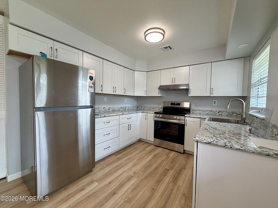 1st image of 866C Inverness Court