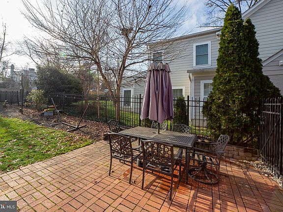 4th image of 808 Enderby Dr