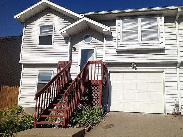 541 Westwinds Dr, Iowa City, IA 52246