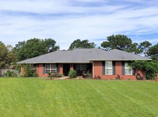 1945 Cardinal Ln, Navarre, FL 32566