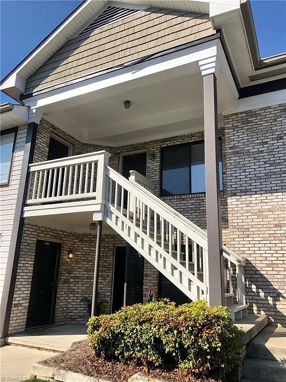 2 bed, 862 sqft, $1,200 — Photo 1