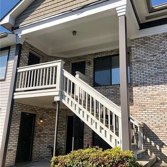 214 English Ct — Photo 1