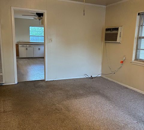 4th image of 7132 Oak Park Dr