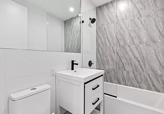 3rd image of 256 E 28th St #1A