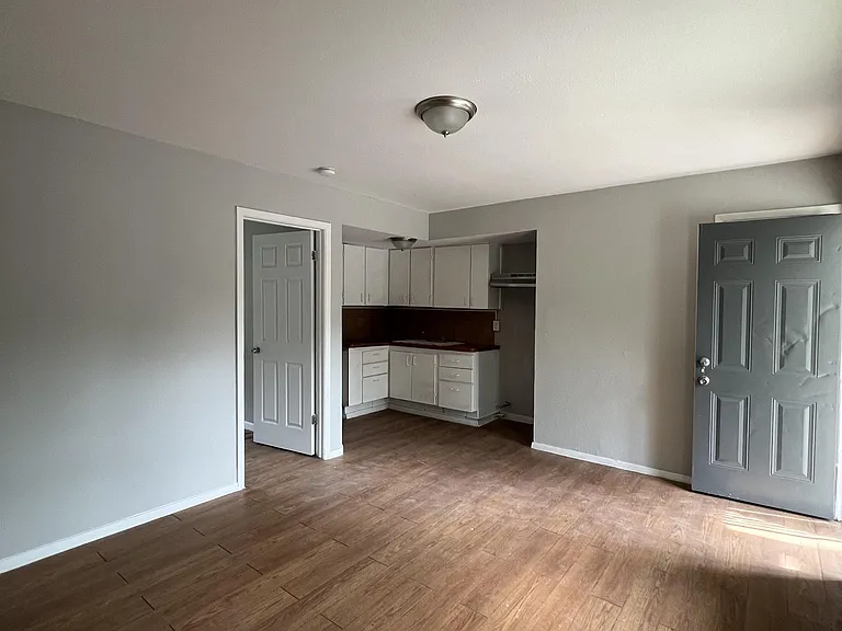 1723 W Mayfield Blvd #2 — Photo 4