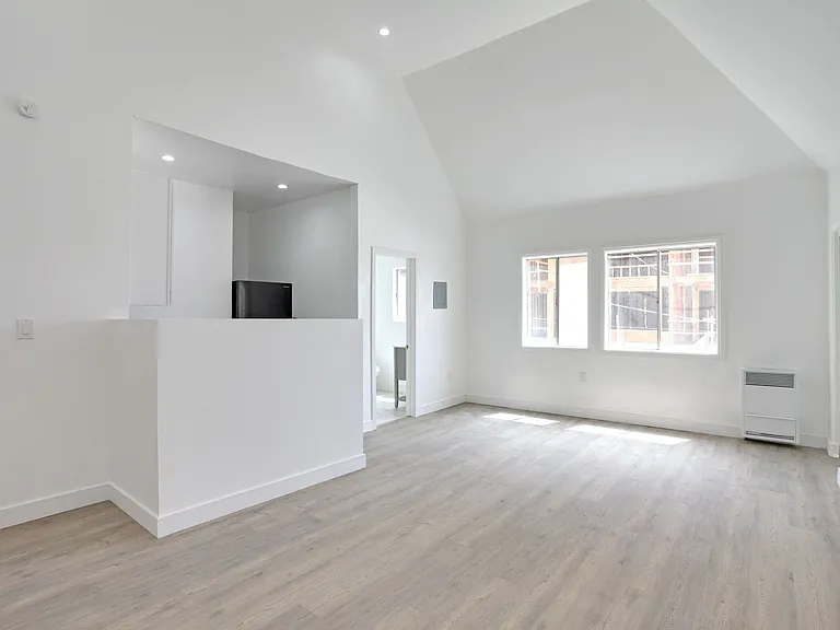 722 S Manhattan Pl — Photo 7