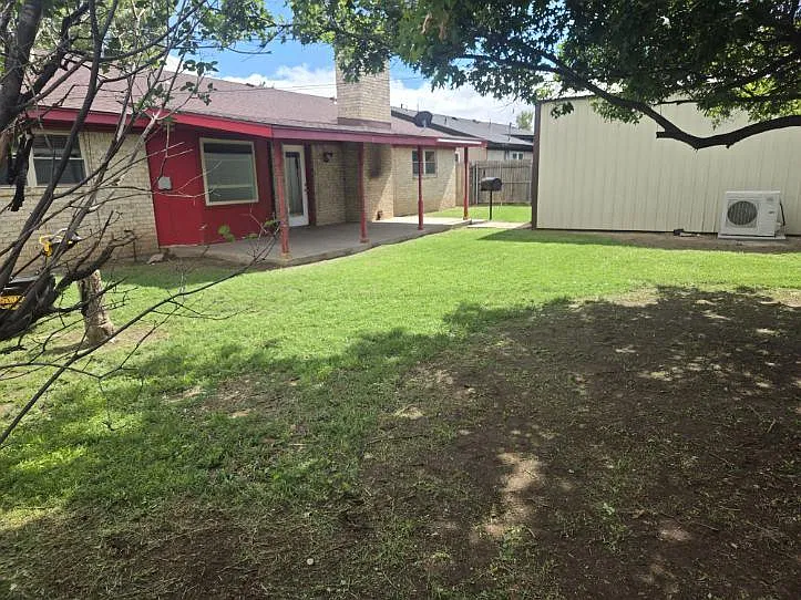 4 bed, 2214 sqft, $2,425 — Photo 2