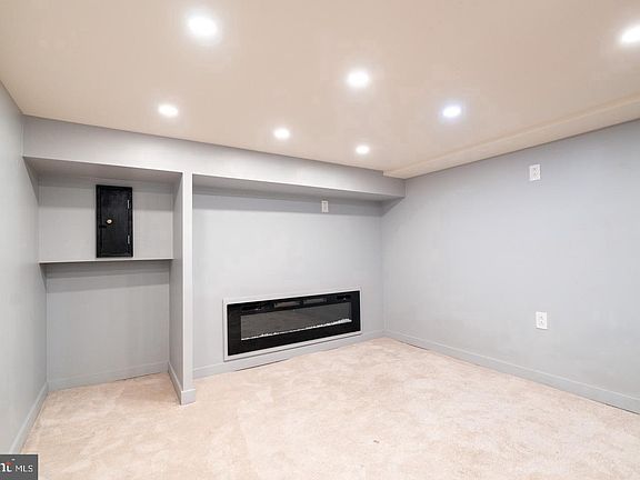 4th image of 2059 E William St