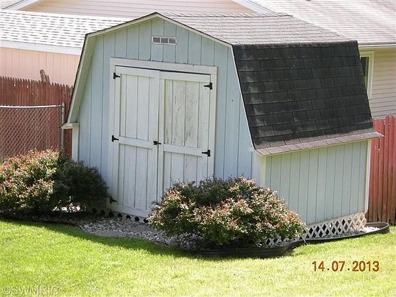 5th image of 5457 Lois Ave
