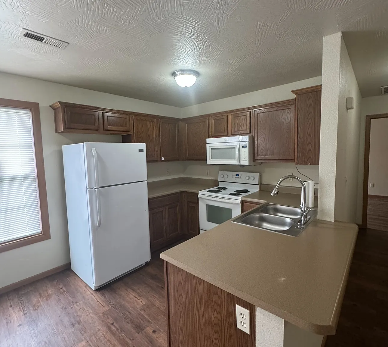 2 bed, 944 sqft, $1,150 — Photo 1