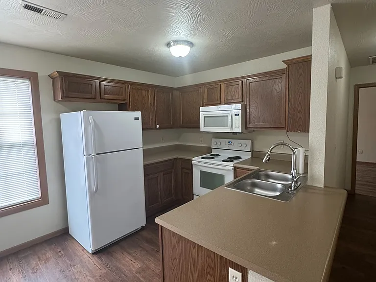 1413 W Hovey St #A — Photo 1
