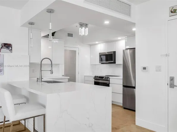 9066 SW 73rd Ct APT 2110, Miami, FL 33156