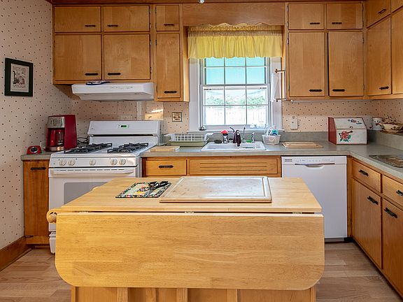 Kitchen with Breakfast area