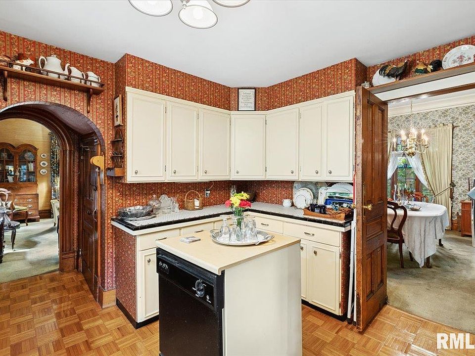 31st image of 738 N Broad St