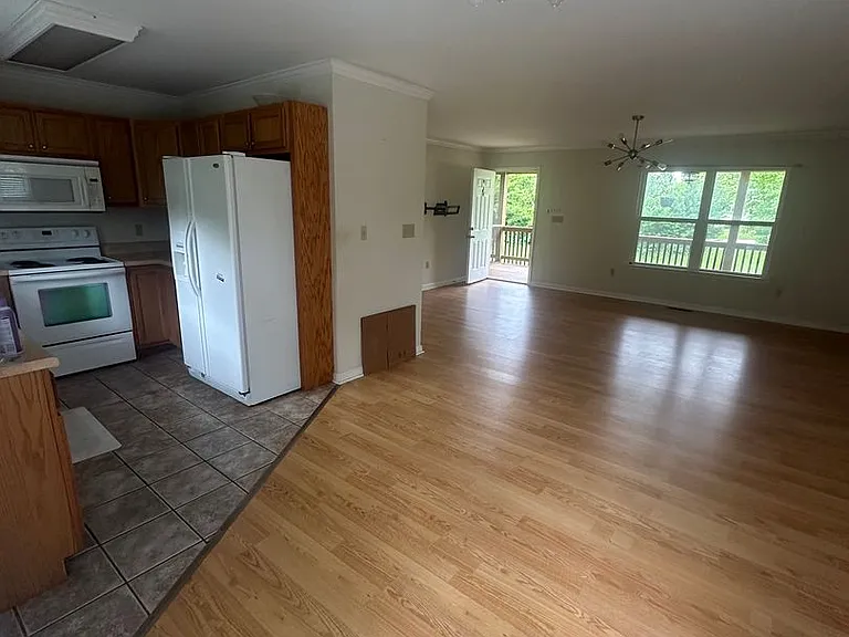 8104 Igou Gap Rd — Photo 8