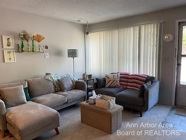 1 bed, 1.0 bath, 750 sqft, $1,500 — Photo 2