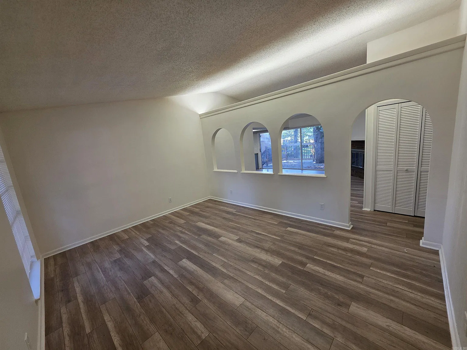 3 bed, 2.0 bath, 1254 sqft, $1,350 — Photo 3