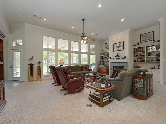 103StAndrewsDr-5.jpg