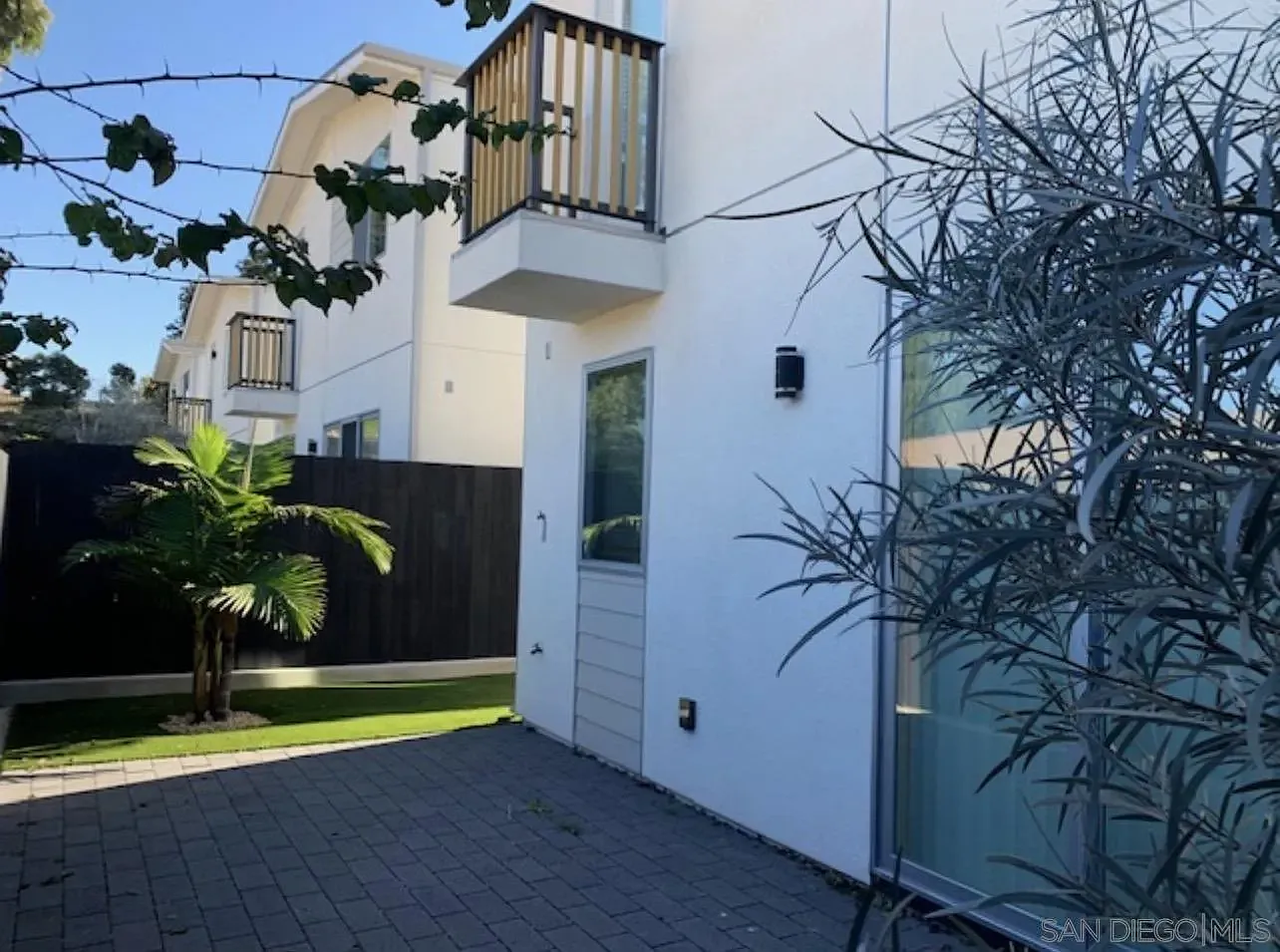 3 bed, 2.5 bath, 1892 sqft, $4,000 — Photo 2