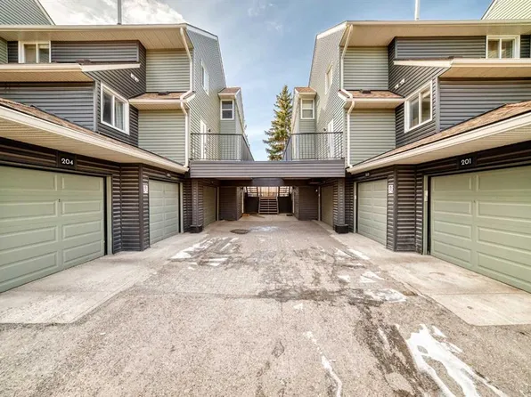 26 W Glamis Grn SW #103, Calgary, AB T3E 6V1
