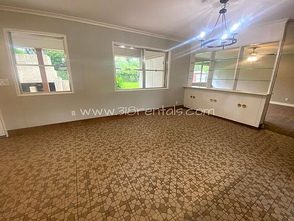 5th image of 216 Linden St