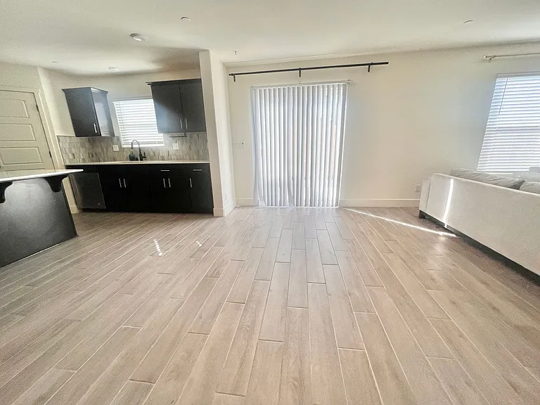 1602 Dodder Dr — Photo 5