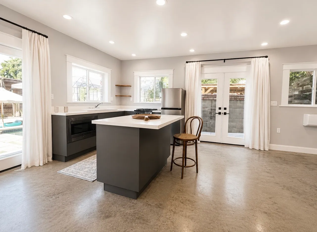 1 bed, 576 sqft, $2,400 — Photo 1