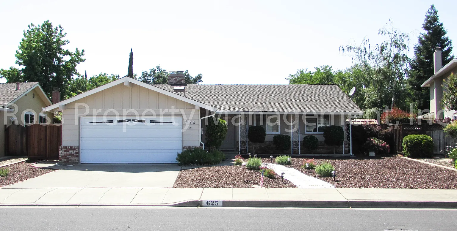 625 Via Del Sol photo 1