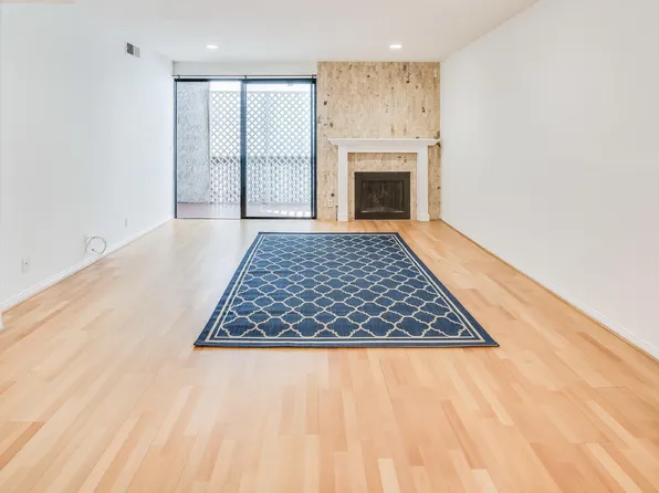 450 San Vicente Blvd Unit 202, Santa Monica, CA 90402