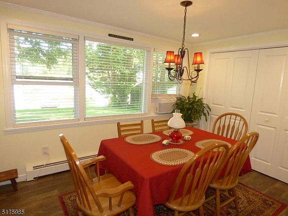 5th image of 135 Lake Dr