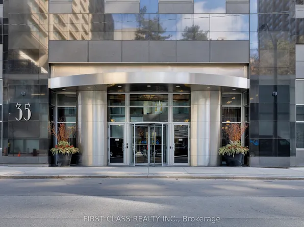 35 Balmuto St #2208, Toronto, ON M4Y 0A3