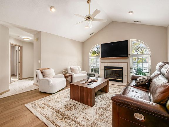3rd image of 9427 Clermont Cir